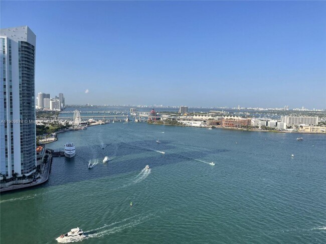 Foto del edificio - 888 Brickell Key Dr