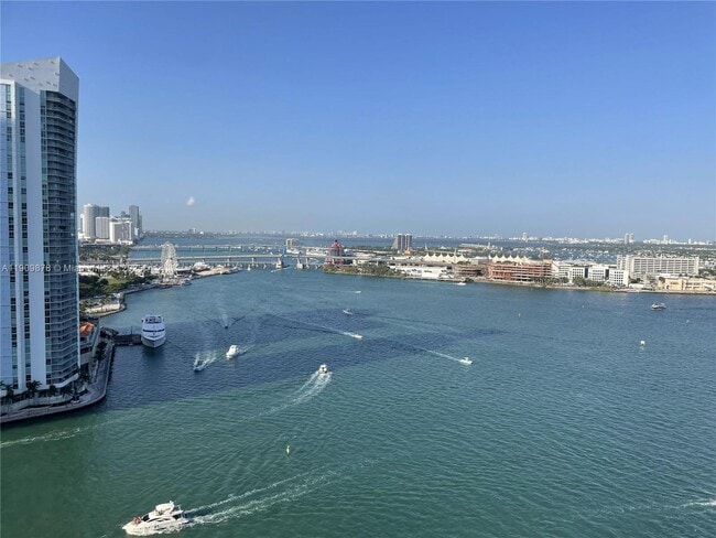 Building Photo - 888 Brickell Key Dr