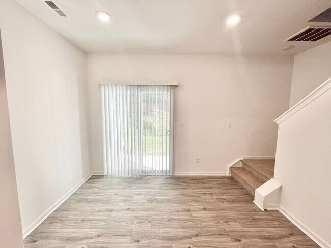 Building Photo - 2 br 2.5 ba townhome, close to I-85, dining and shopping -AVAILABLE NOW