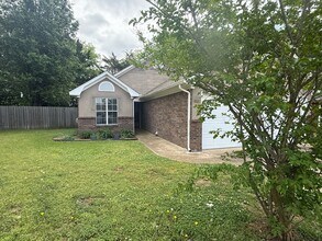 Building Photo - 550 Albany St