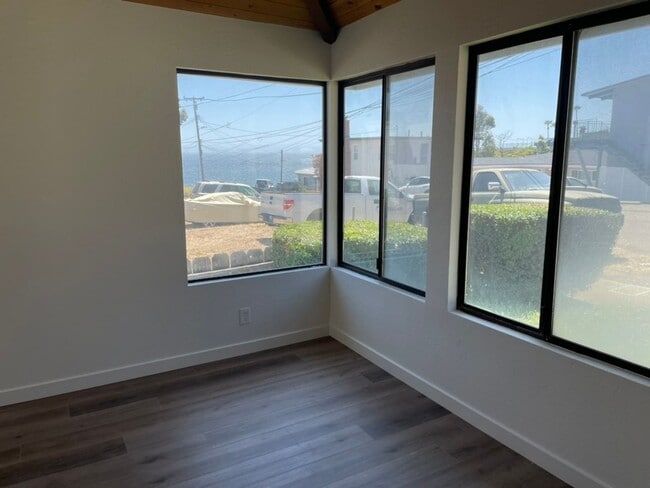 Building Photo - Duplex