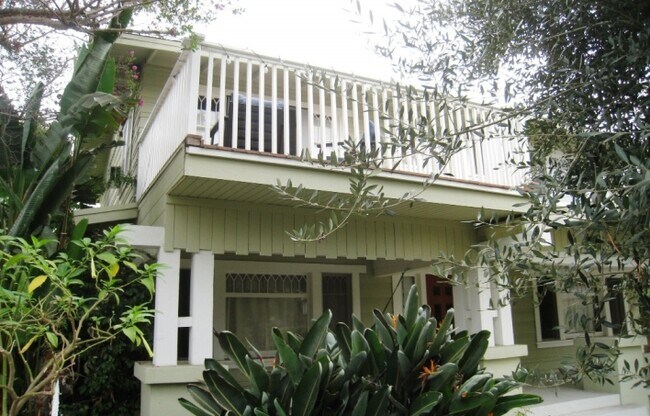 Foto del edificio - 1800-1802 1/2 N Kenmore Ave