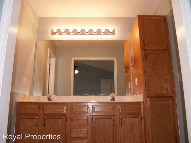 Building Photo - 847 Saint Andrews Pl