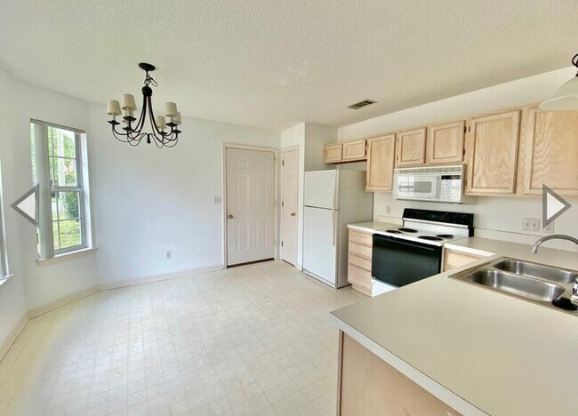 Foto del edificio - 1914 Summer Hills Ln