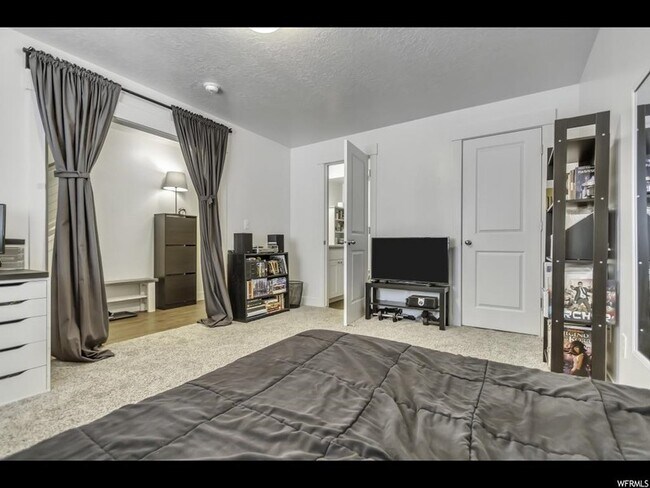 Building Photo - 569 Lewski Ln