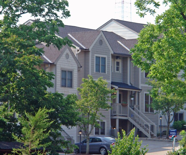 Foto del edificio - Deerfield Townhomes