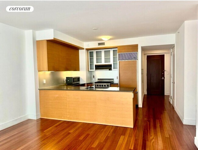 Building Photo - 30 Little W St