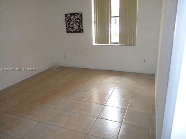 Foto del edificio - 14525 N Kendall Dr