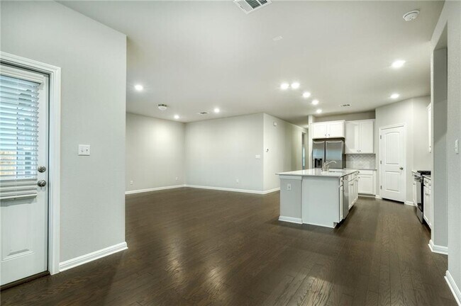 Building Photo - 2701 Danbury Ln