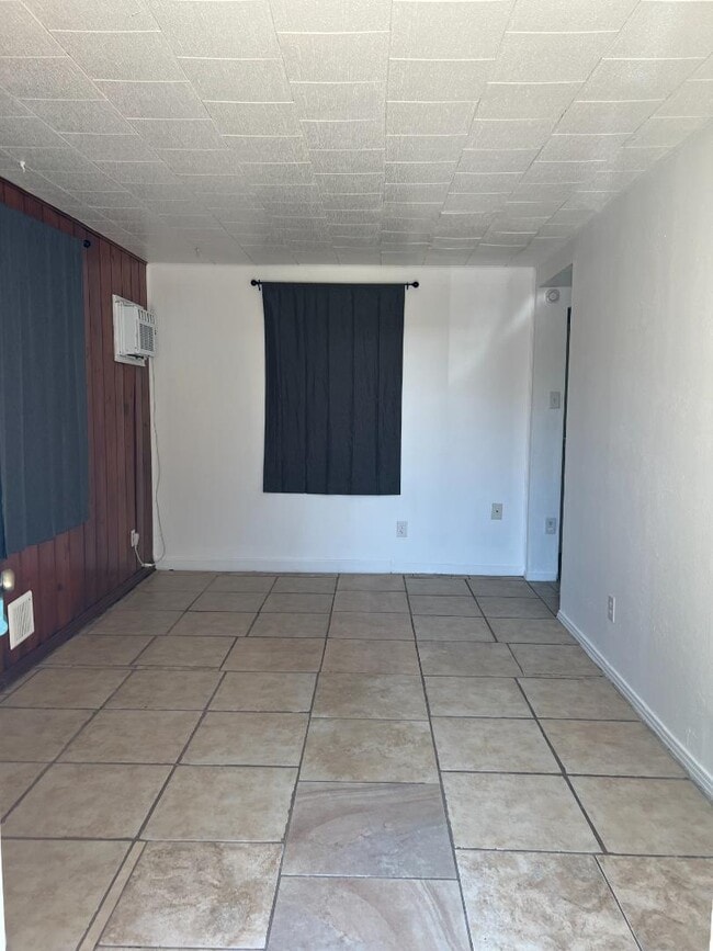Foto del edificio - 2214-2216 Moreno Ave. - 2216 Moreno Apt A