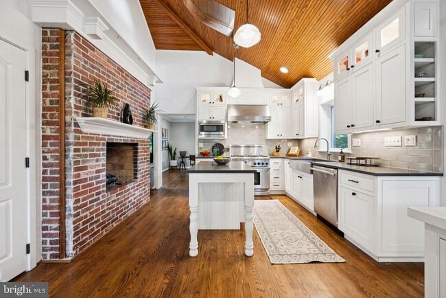 Foto del edificio - 6 Spring Hill Ct