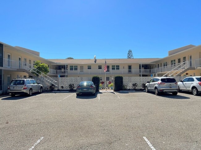 Building Photo - 509 W Venice Ave