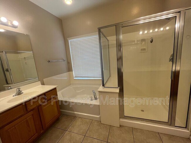Foto del edificio - 16173 W Mercer Ln