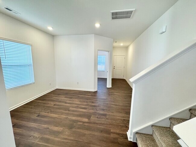 Foto del edificio - 4 br 2.5 ba with 2 car garage new construction