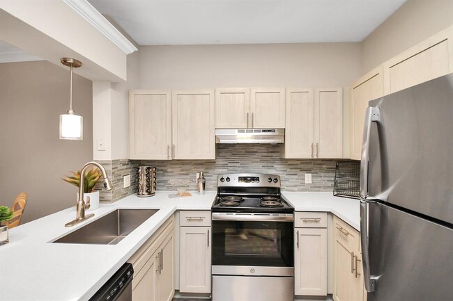 Foto del edificio - 3225 Woodland Park Dr