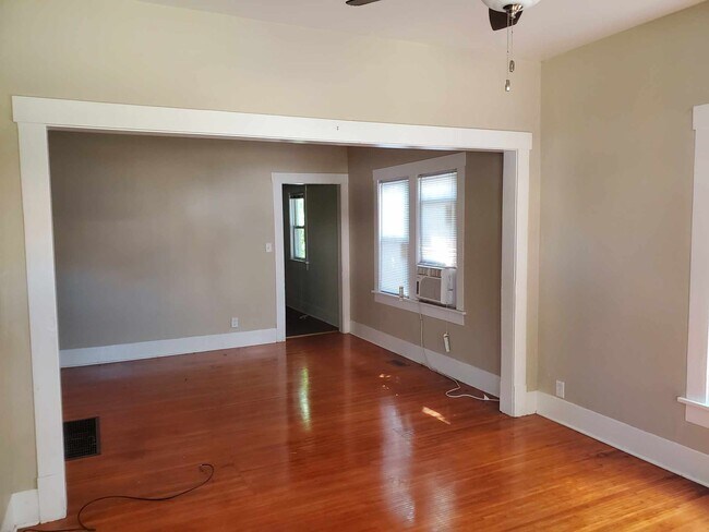 Foto del edificio - 1329 E Riverside Ave