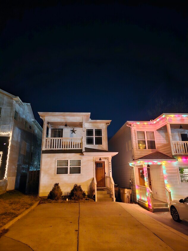 Foto principal - 4409B Providence Heights