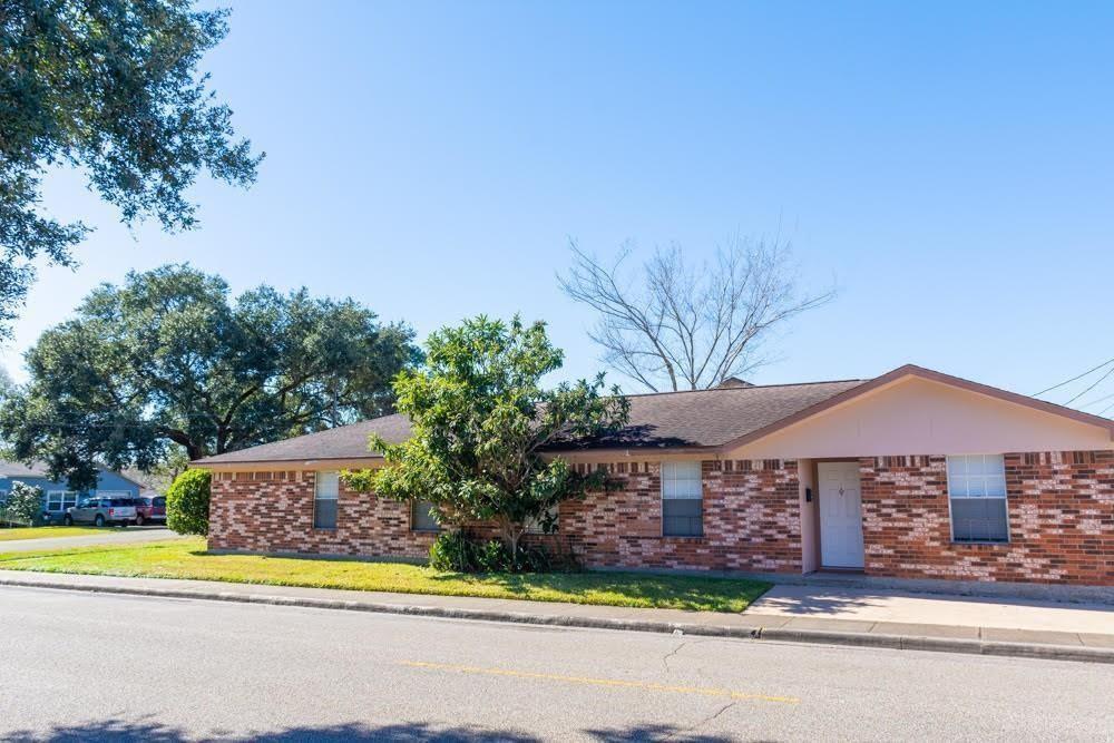 625 E Coombs St Unit A, Alvin, TX 77511 Room for Rent in Alvin, TX