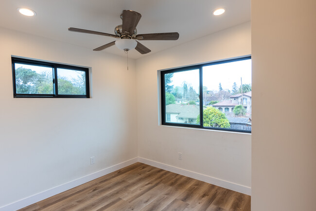 Foto del edificio - 399 N Murphy Ave