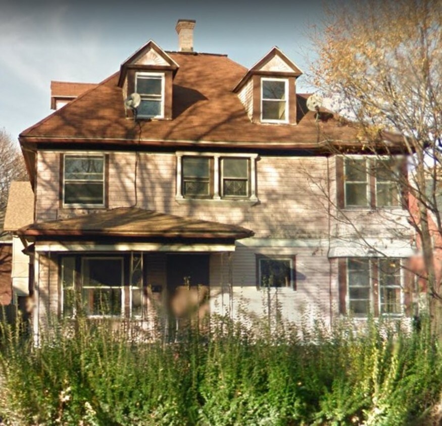 Primary Photo - 402 Grand Ave