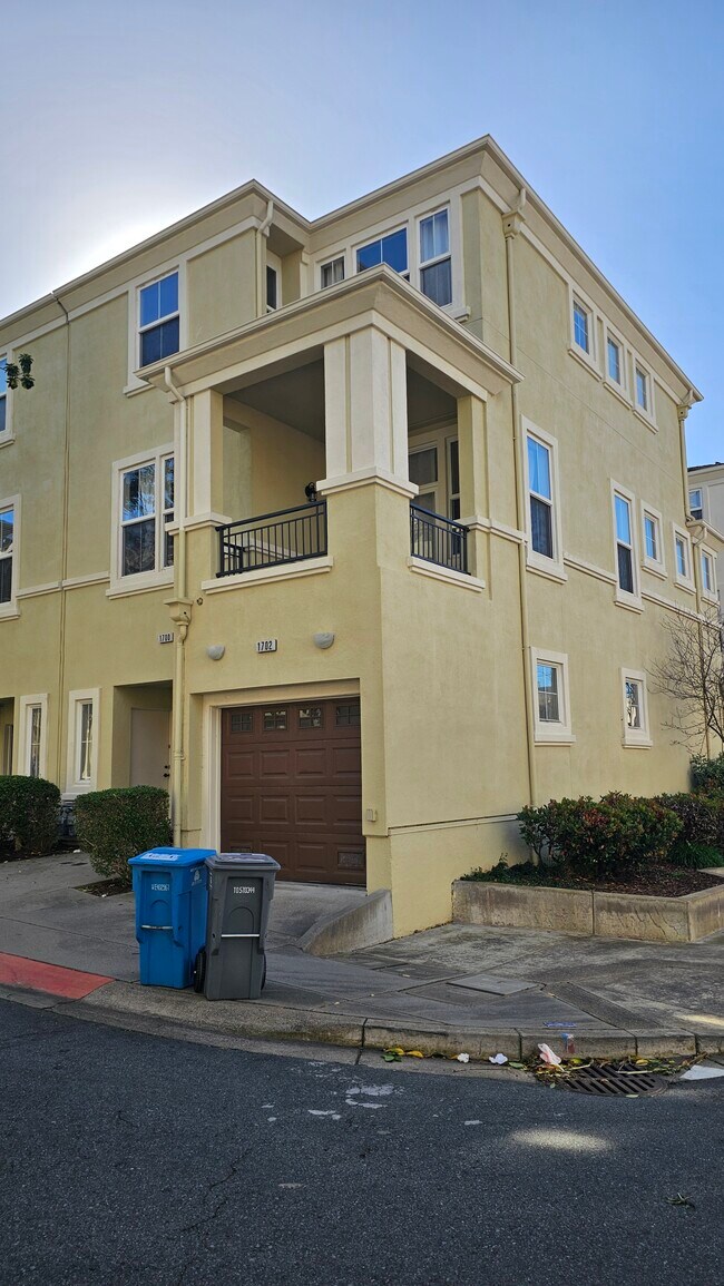 Foto del edificio - 1700 20th Ave