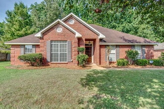 Building Photo - 124 Raintree Rd