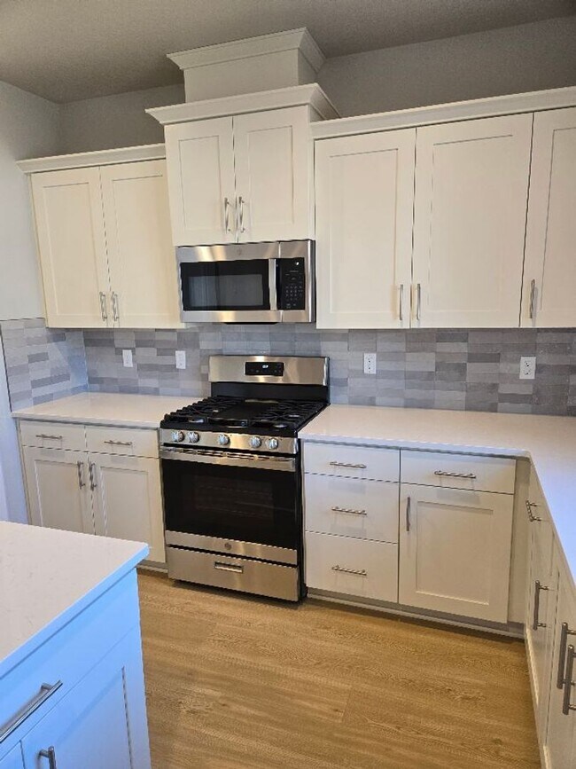 Building Photo - Brand New & Beautiful 2025 Holt Home !  Wa...