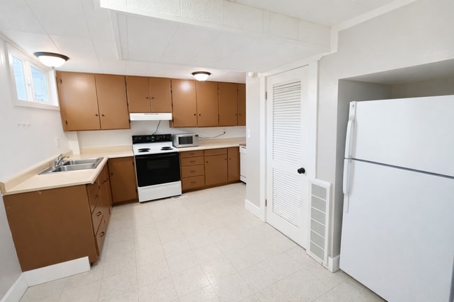 Building Photo - Weber Triplex