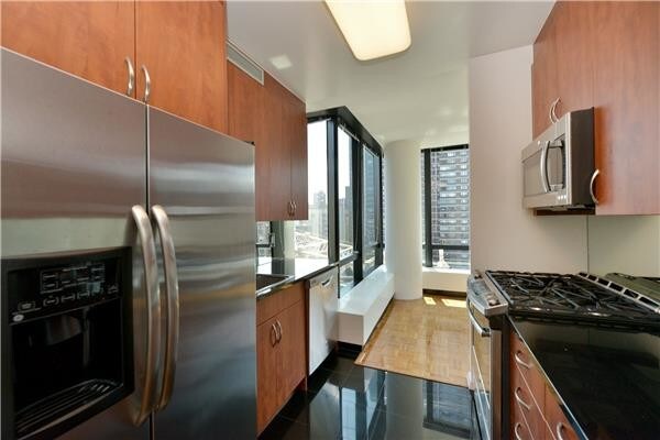 Building Photo - 420 East 61st Street