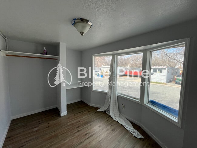 Foto del edificio - 925 Wilson Ave