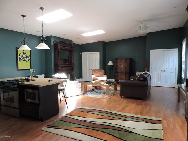 Foto del edificio - 2155 Bonnycastle Ave