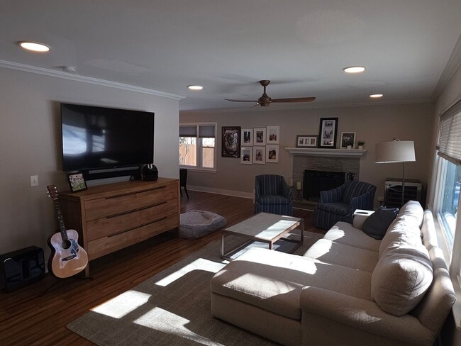 Building Photo - Updated 3-Bedroom Single- Family Home in Fox Point