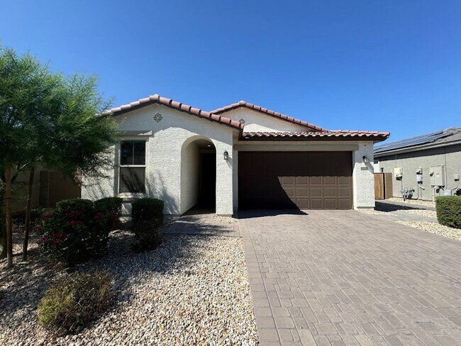 Building Photo - Available for Immediate Move-In! Spacious ...