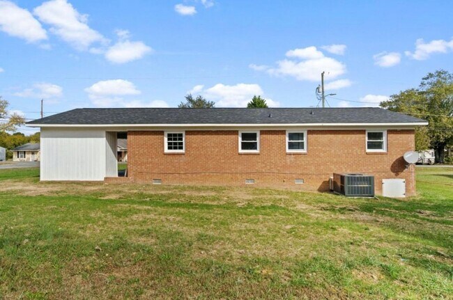 Foto del edificio - Well maintained 3 bedroom home!