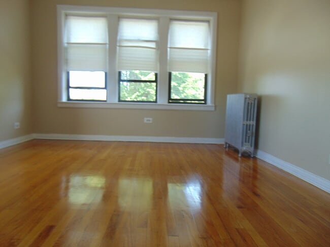 Building Photo - 1511 W 82nd St