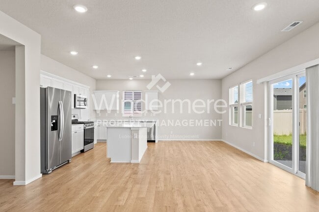 Building Photo - Beautiful New DR Horton 4 Bed 2.5 Bath Hom...