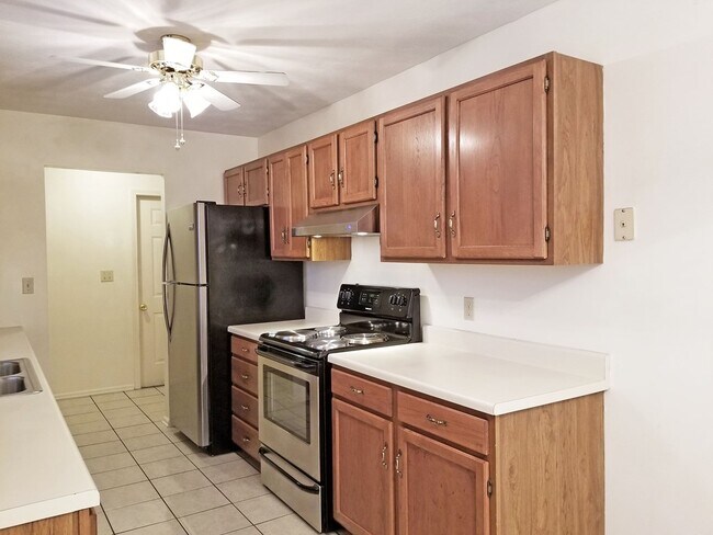 Building Photo - 330 Jones Ln
