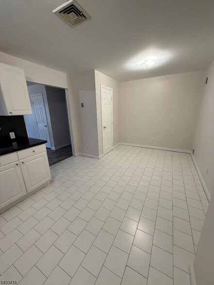 Foto del edificio - 360 Ridge Rd