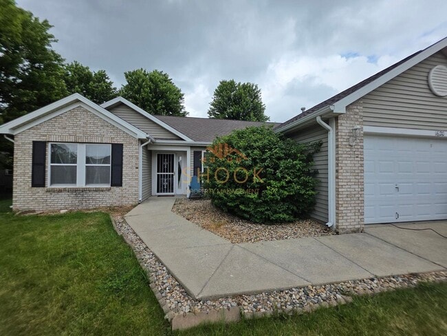 Building Photo - COZY 3BR HOME W/ RELAXING BACKYARD