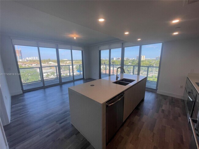 Foto del edificio - 13800 Highland Dr