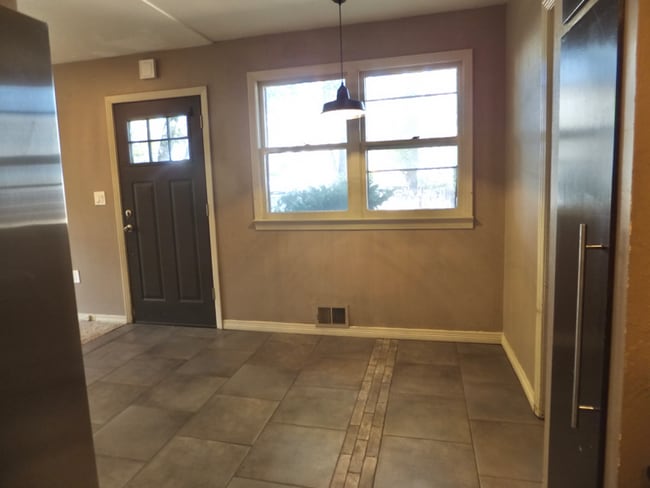 Photo - 837 Oxford Ln Apartment