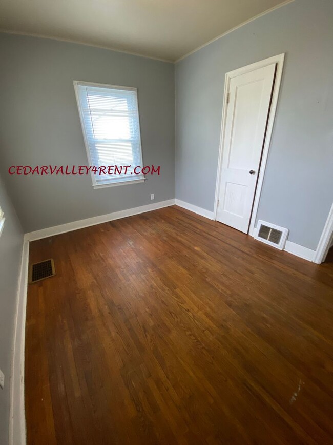 Building Photo - 2 Bedroom, 1 Bath Single Family Home with ...