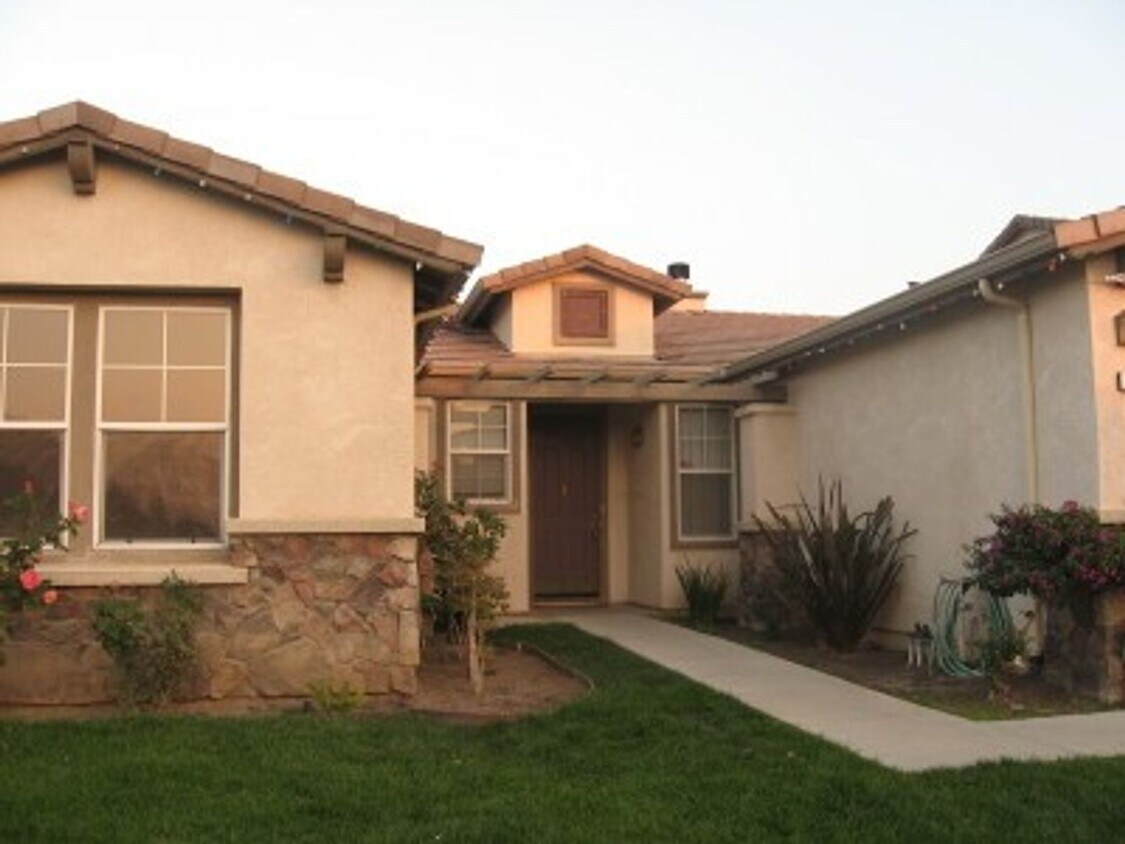 Primary Photo - Beautiful Single-Story 3 Bedroom + Office,...