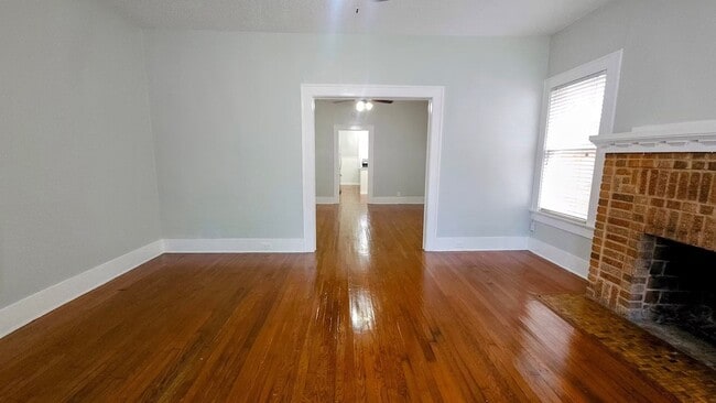 Foto del edificio - 2039 W Main St