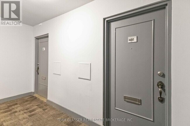 Building Photo - 530 Proudfoot Ln