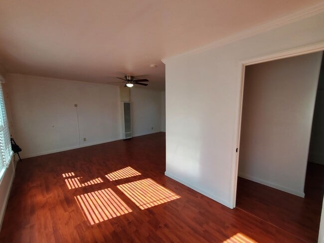 Building Photo - Newly Remodeled 1 Bedroom/1 Bath Near Miss...