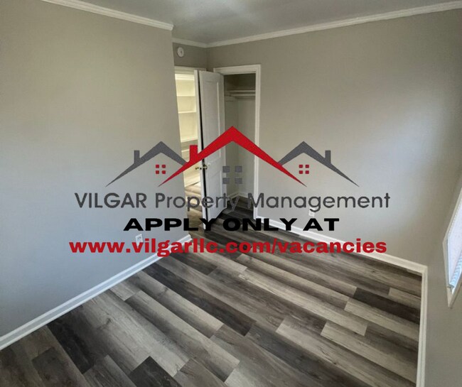 Foto del edificio - 2 comfortable bedrooms & 1 full bath house...