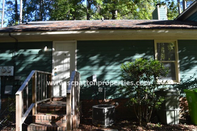 Building Photo - Northeast Duplex