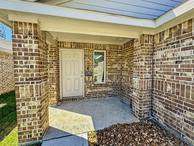 Building Photo - 5818 Hampton Vly Dr