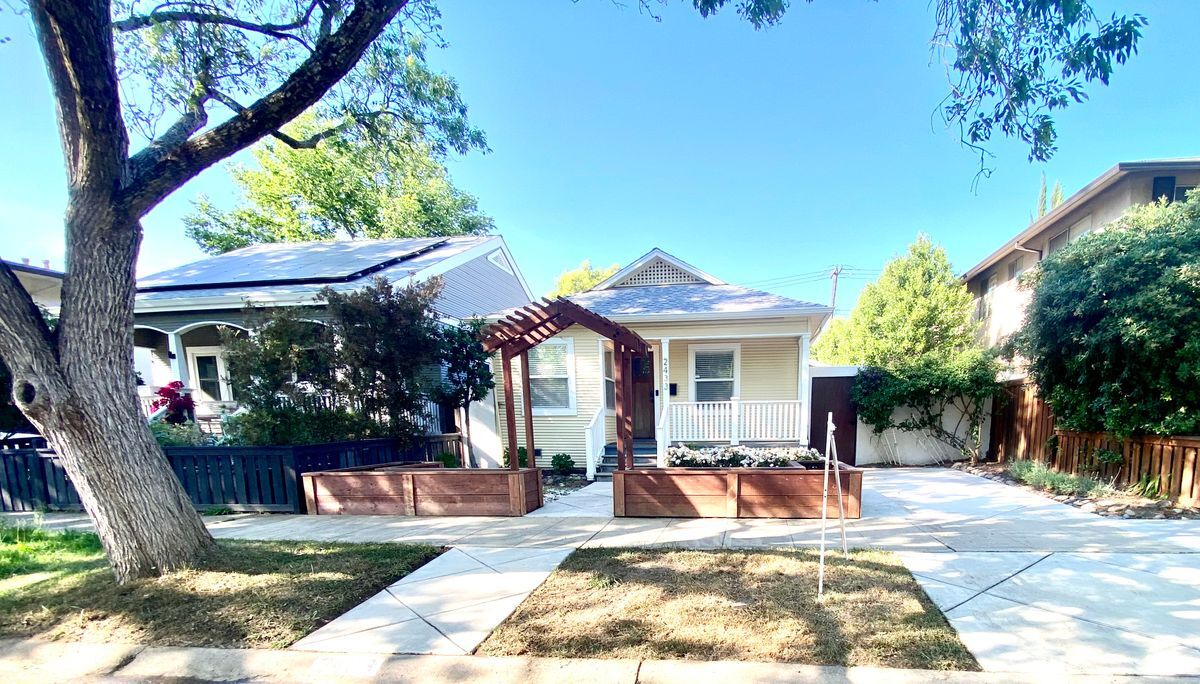 Primary Photo - 2433 Castro Way